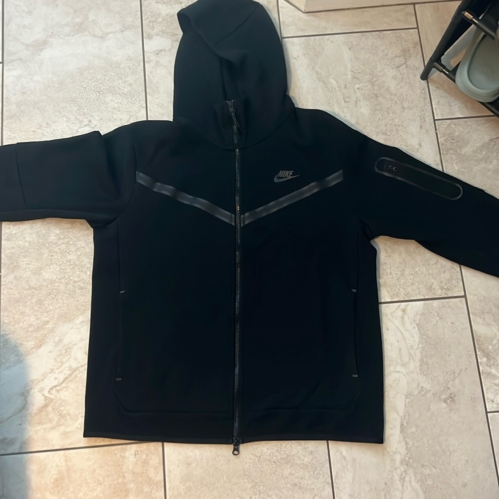 Black Nike Tech